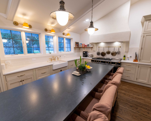 KItchen-desm-D8F6E0C1-42E8-4FCE-ACAF-BC5BE9B51DA4